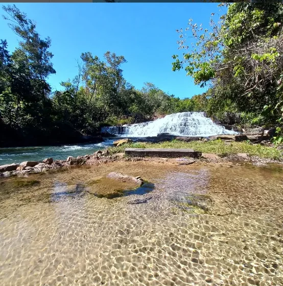 Clear water and low cascades surrounded by greenery at Paraíso