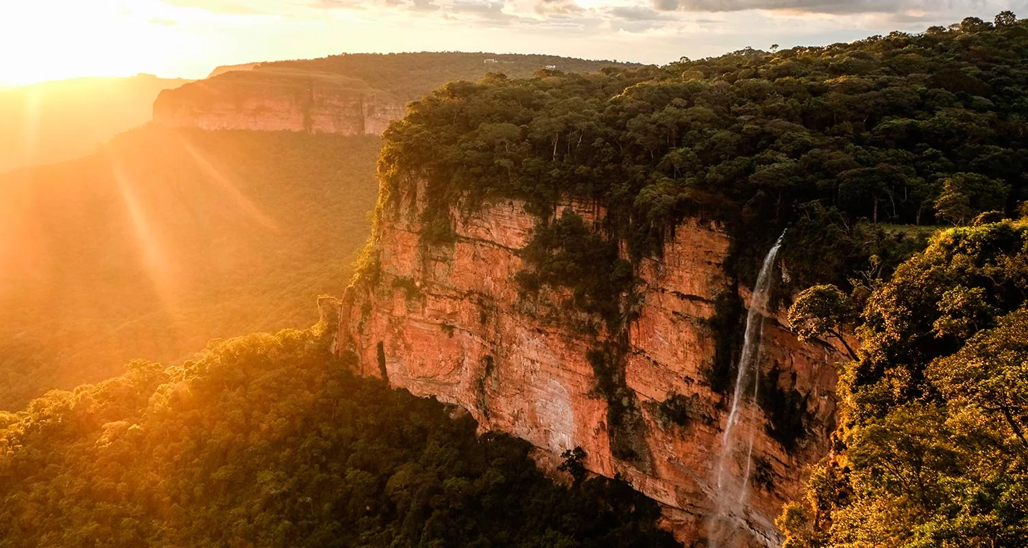 Golden afternoon light falling across the edge of the Chapada plateau